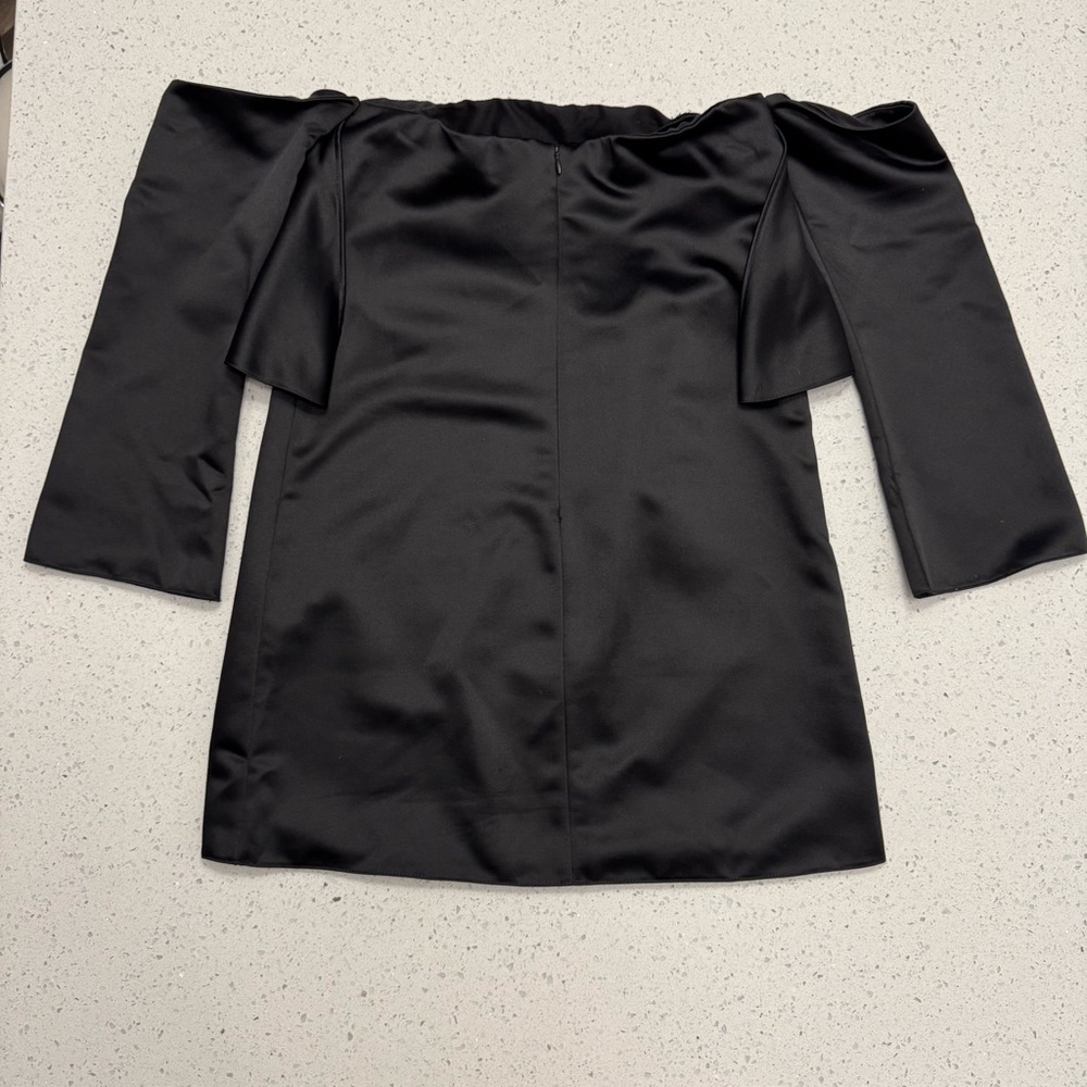 Elegant Black Off-Shoulder Dress - Picture 12 of 13
